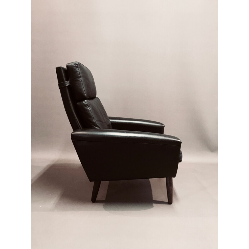 Fauteuil cuir noir design classique scandinave 1950.