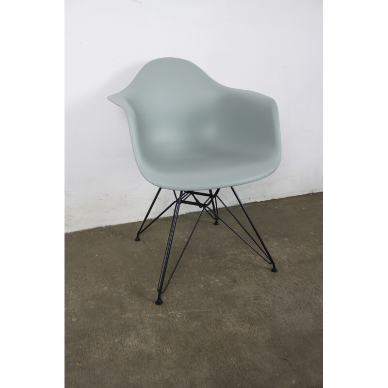 mond analoog Verkeersopstopping Vintage Vitra Eames DAR plastic arm chair Ray and Charles Eames