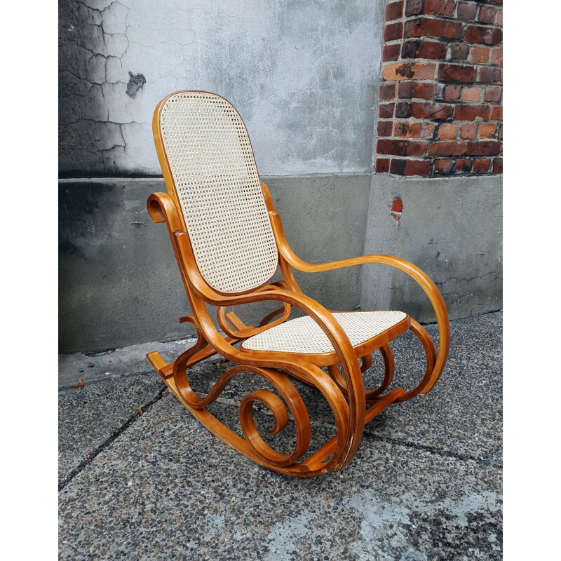 Rocking chair vintage en bois cintré et cannage