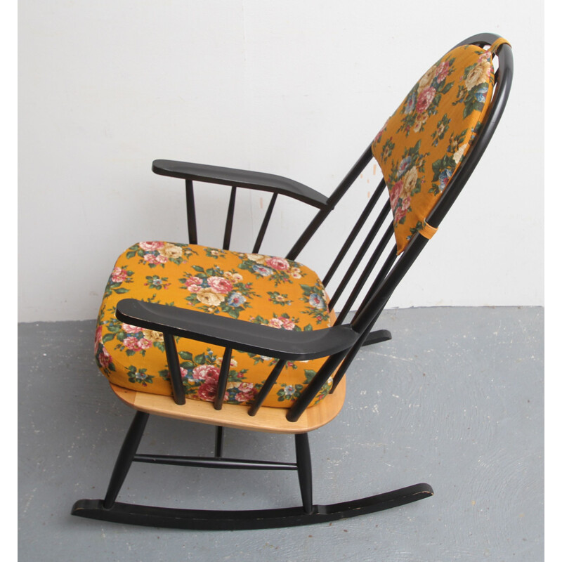 Rocking chair vintage en scandinave 1950