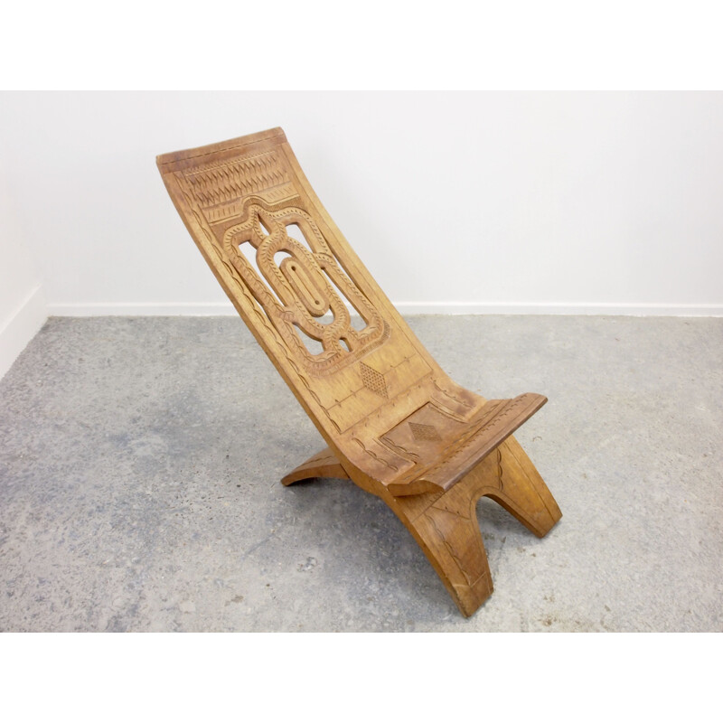 Vintage Afrikaanse stoel in handgesneden teakhout