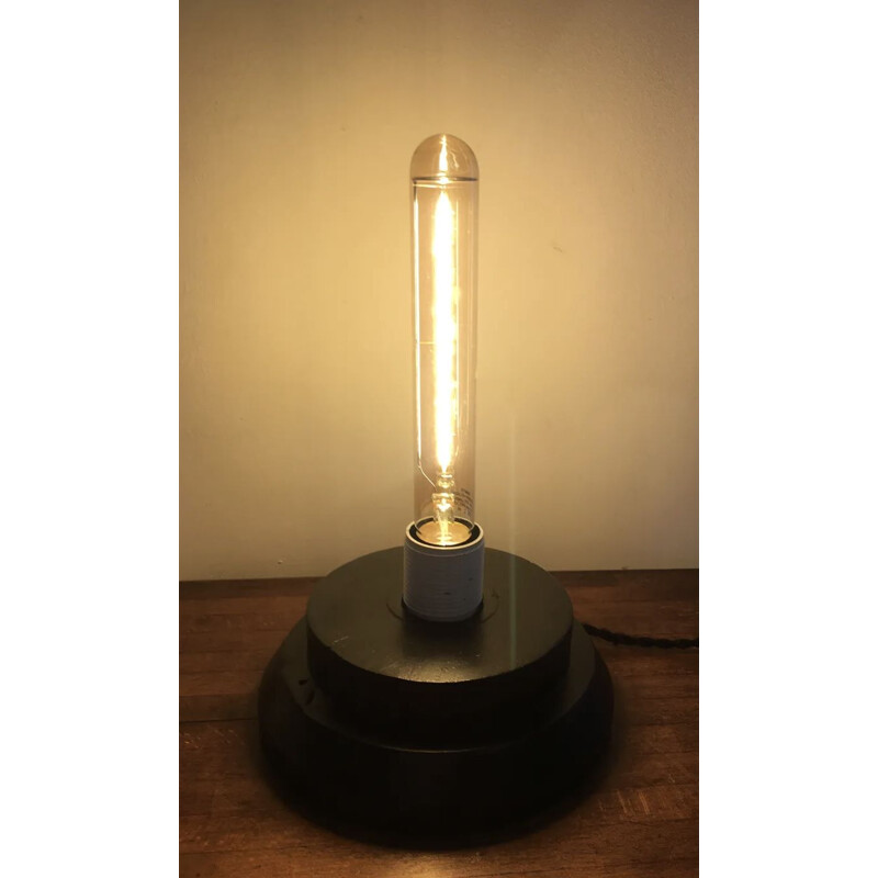 Lampe de table vintage forme ampoule sur un socle en bois 1970