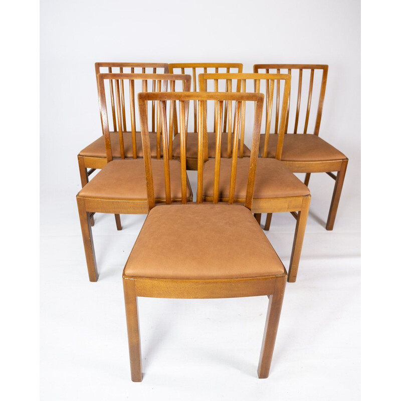 Set van 10 vintage stoelen in licht hout en bekleed met cognac leer 1940