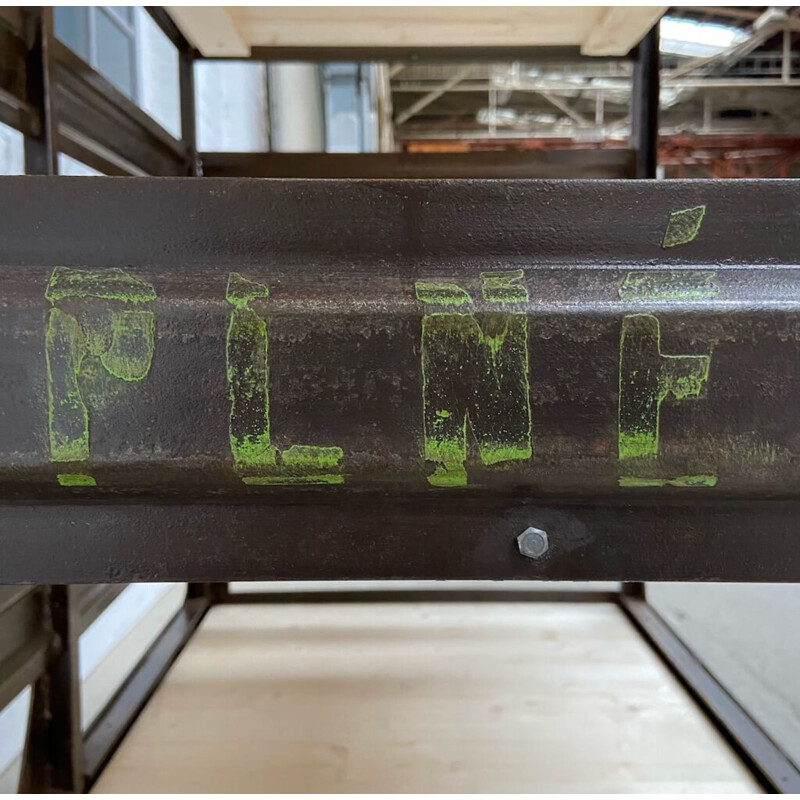 Étagère industrielle à roulettes