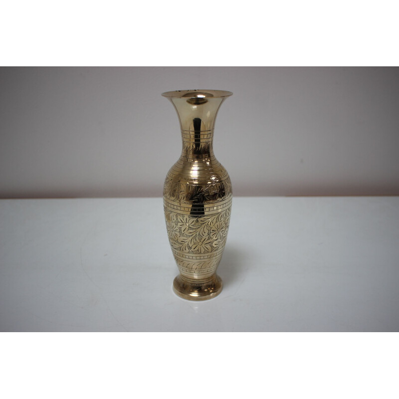 https://www.design-market.eu/1882467-large_default/mid-century-brass-vase-india-1960s.jpg