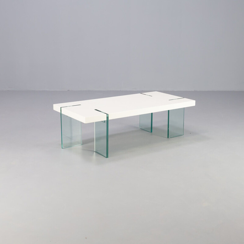 Table basse italienne vintage avec pieds en verre et plateau laminé blanc