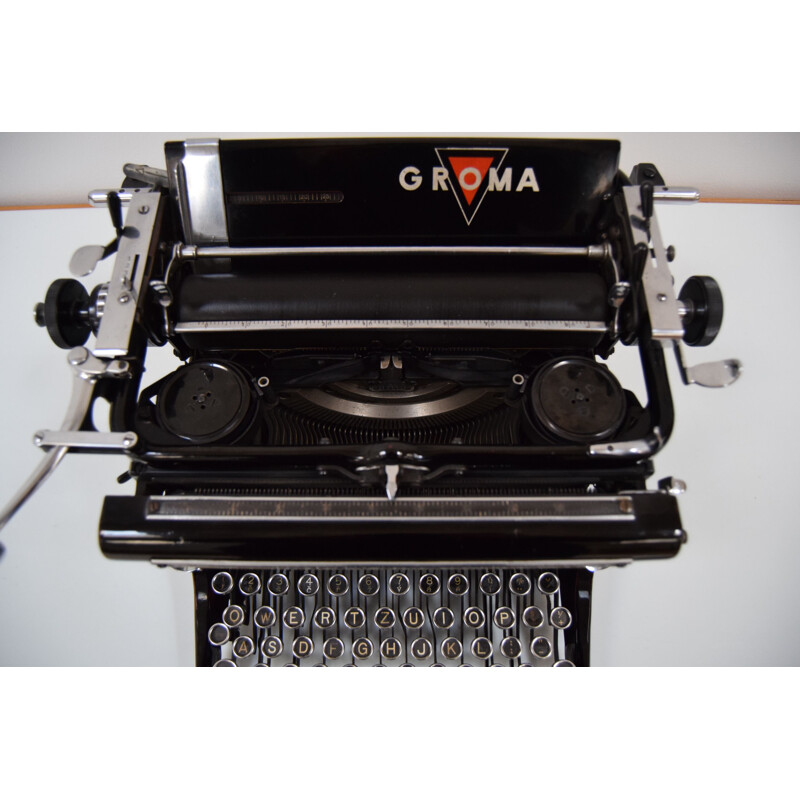Art deco vintage typewriter Groma, Germany 1935