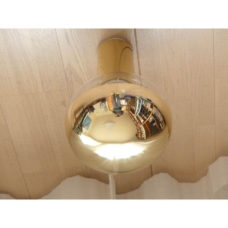 Lámpara de techo Vintage Staff con gran globo dorado de Motoko Ishii