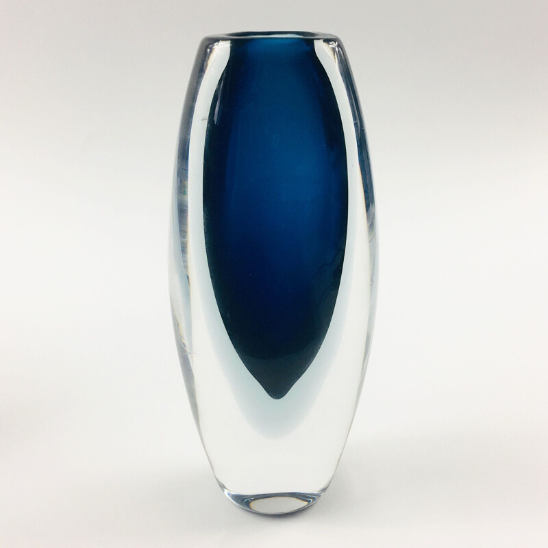 Mid-century Scandinavian Sommerso glass vase by Vicke Lindstrand for Kosta,  Sweden 1960s