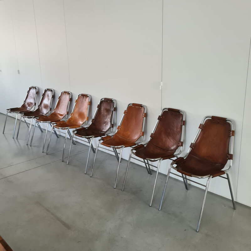 Lot de 8 chaises en cuir sélectionnées par Charlotte Perriand pour Les  Arcs, France 1960