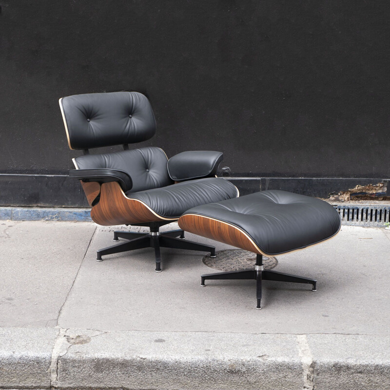 Vintage lounge chair with ottoman by Charles & Ray Eames for Herman Miller,  2018