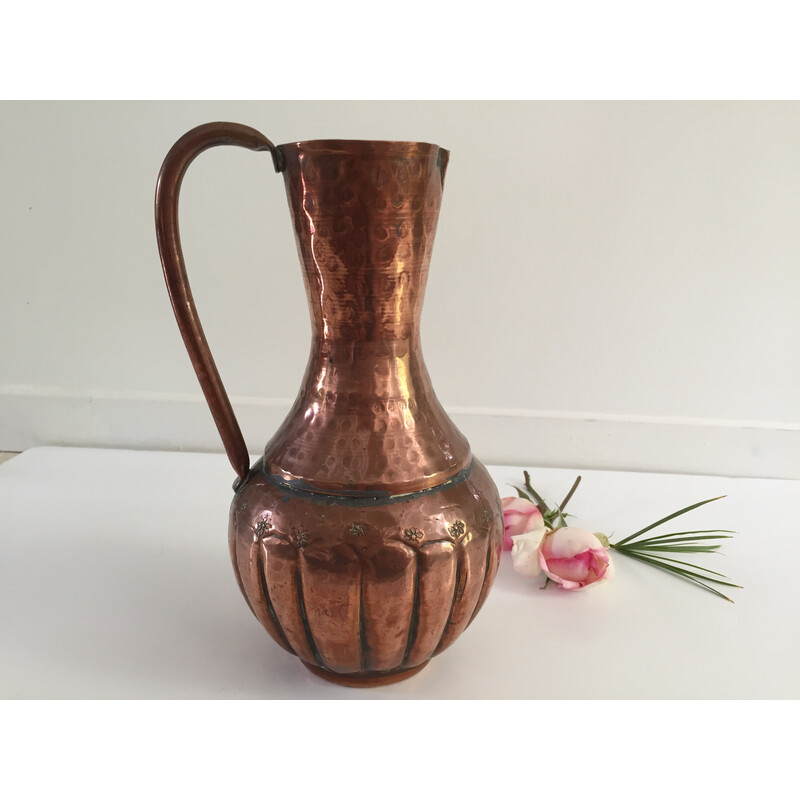Vase vintage artisanal en cuivre martelé