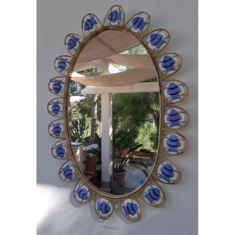 Specchio ovale italiano vintage in rattan e ceramica a tema marino