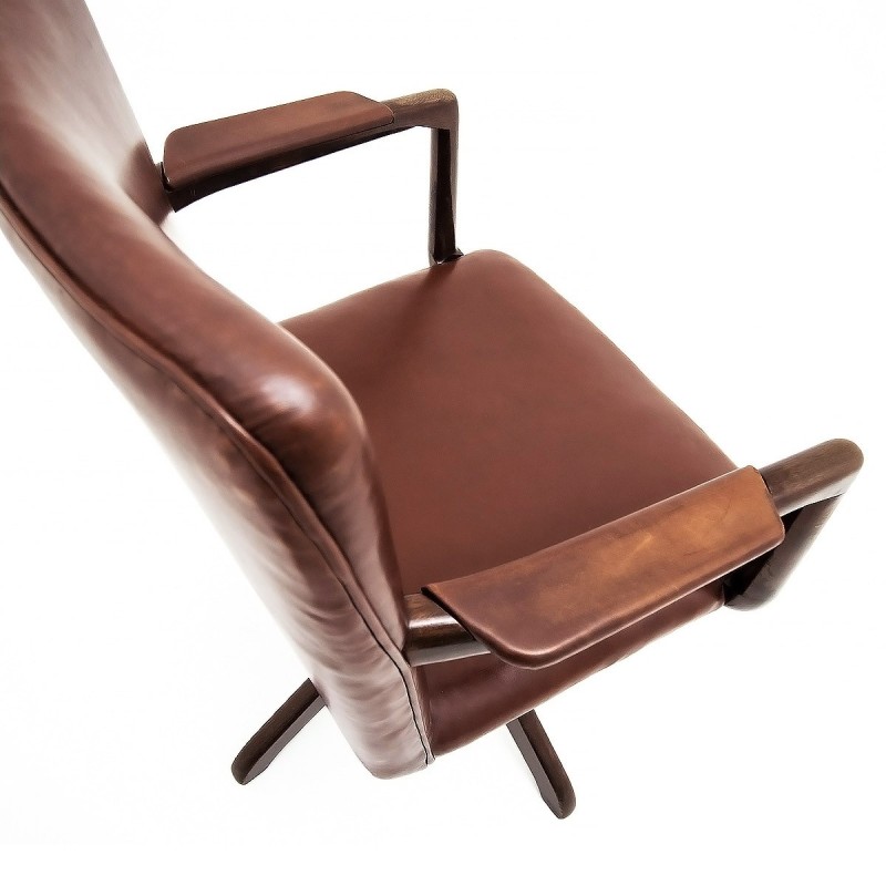 Vintage A721 desk chair in cognac leather and oak by Hans J. Wegner for  Planmøbel, Denmark