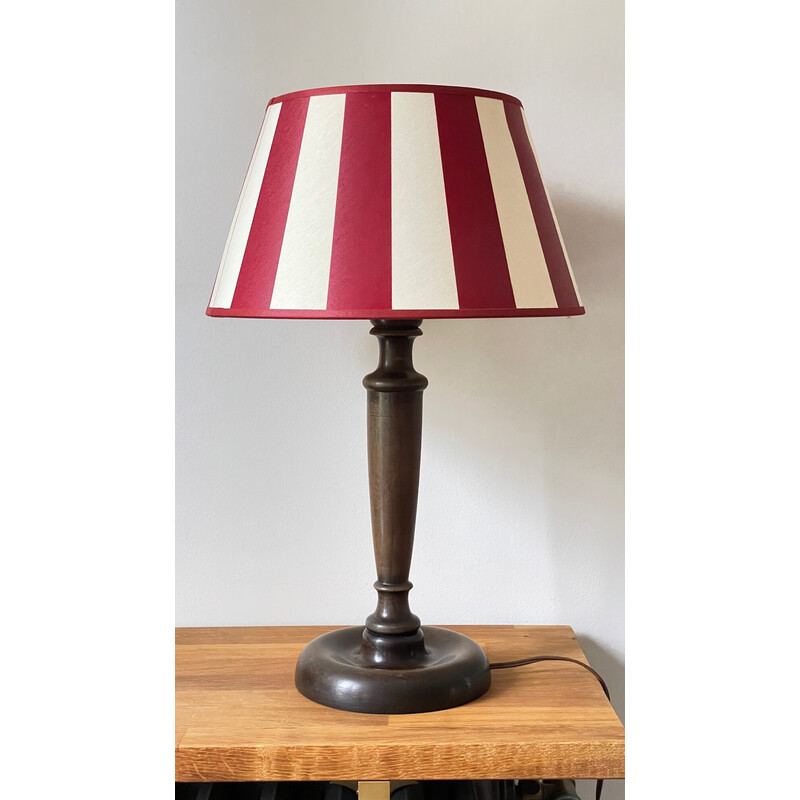 Vintage-Tischlampe aus Holz und gestreiftem Lampenschirm