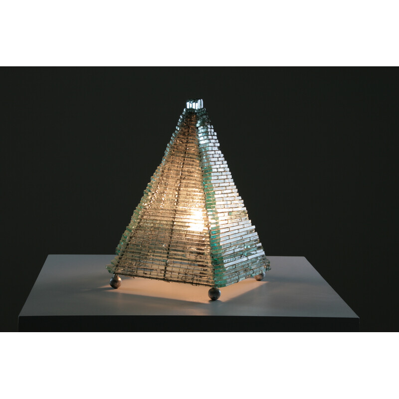 Lampe vintage pyramide en verre et métal, 1970