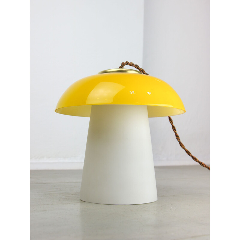 Tischlampe aus gelbem Glas und Messing aus der Mitte des Jahrhunderts  Mushroom