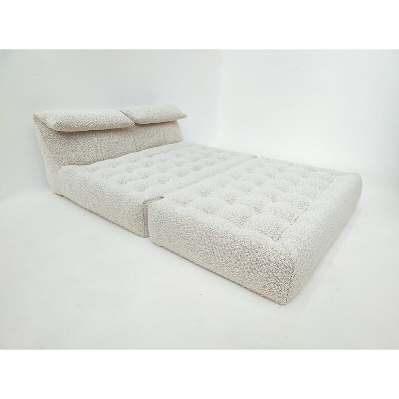 Letto vintage "Le bambole" in tessuto bouclé di Mario Bellini per B