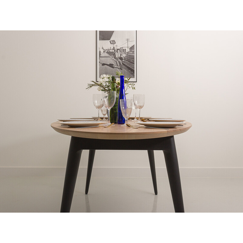 Table extensible vintage en noyer massif sur piétement en hêtre massif  peint en noir