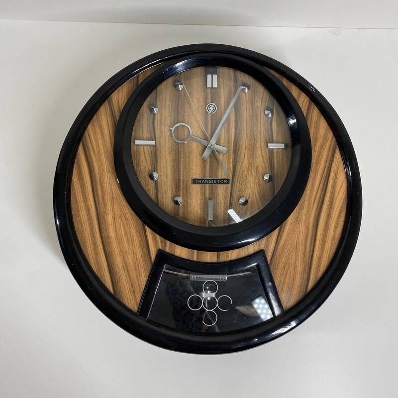 Horloge murale vintage en bois et contreplaqué par Transistor
