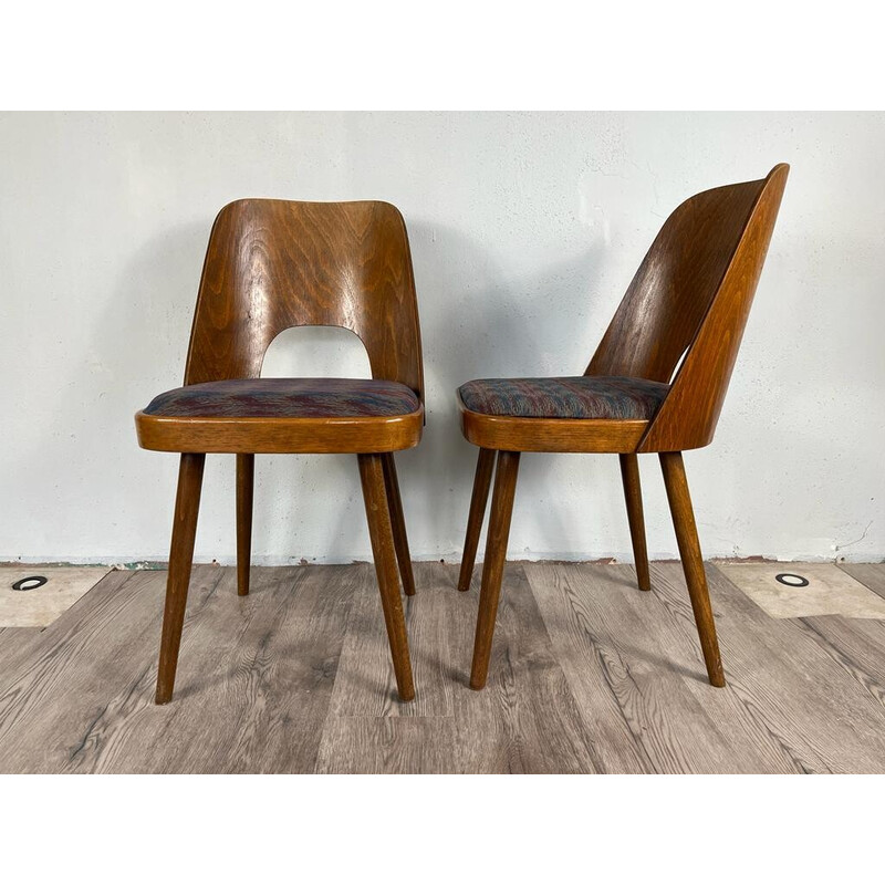 van 4 vintage notenhouten stoelen 515 van Oswald Haerdtl voor Ton, 1960