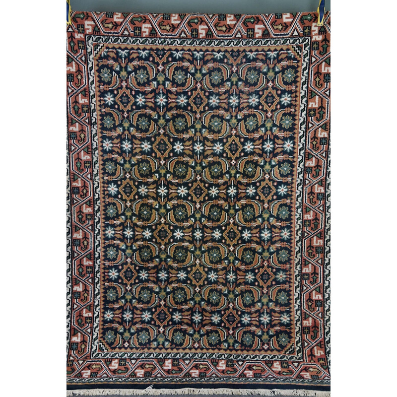 Waardig honderd Vermaken Vintage versleten handgeknoopt oosters tapijt