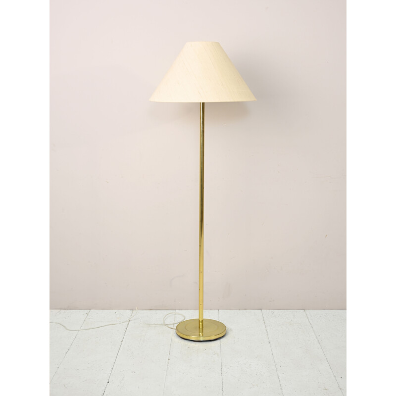 Lámpara de pie vintage con base dorada, años 60