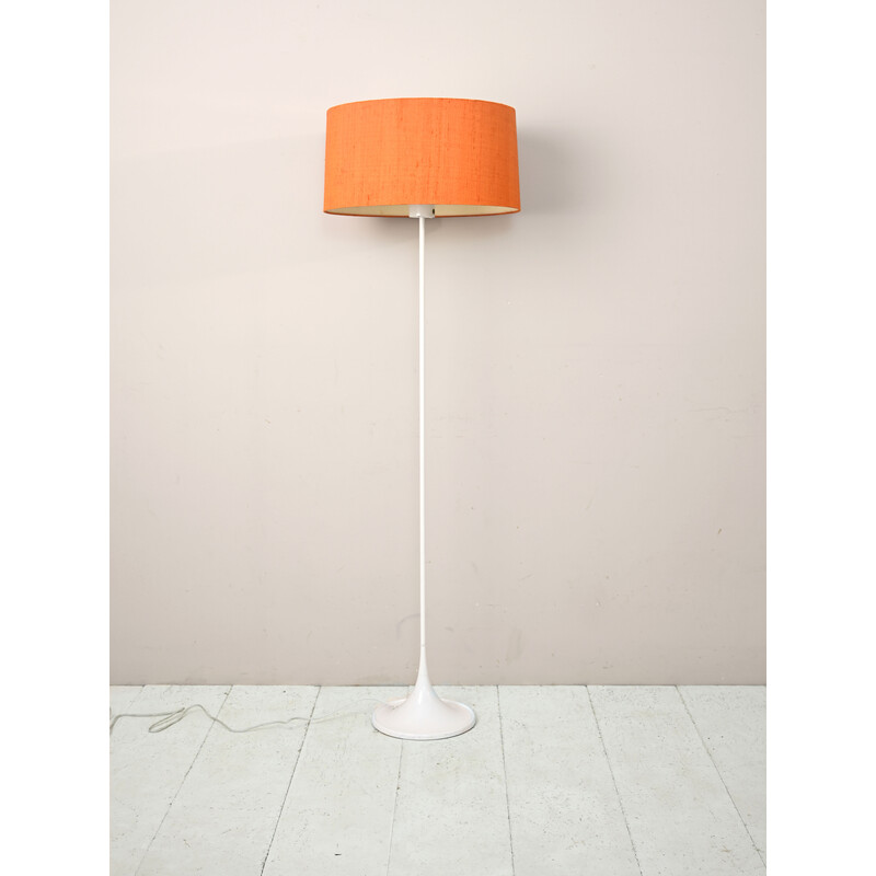 Vintage Stehlampe mit orangefarbenem Schirm, 1960er Jahre