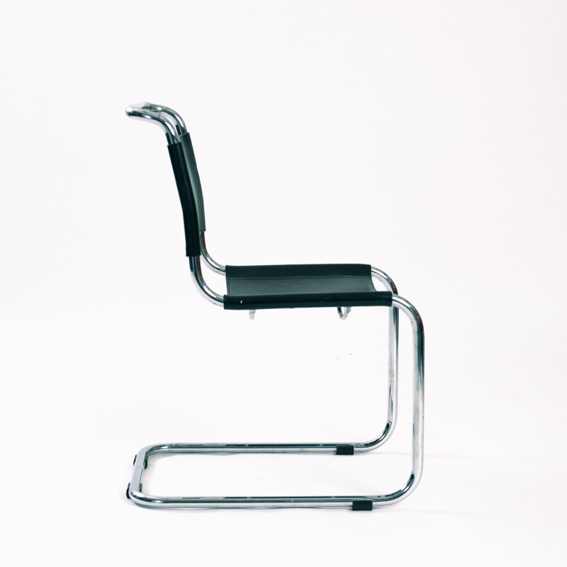 Juego de 8 sillas de comedor vintage Bauhaus en cuero negro y acero de Mart  Stam