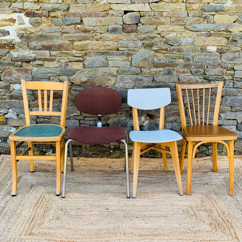 Lot de 4 chaises dépareillées vintage en bois