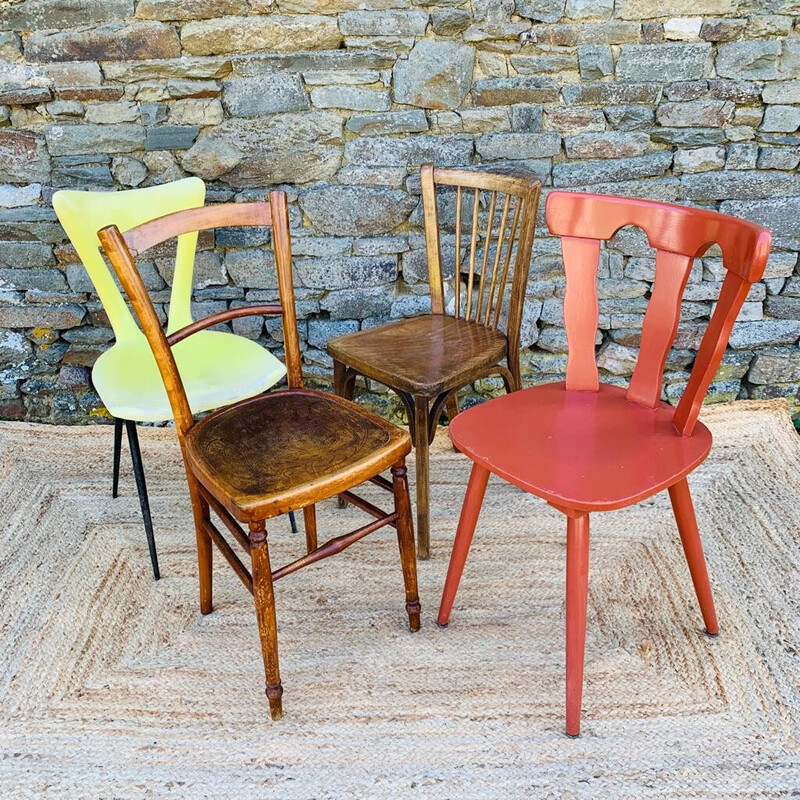 Set of 4 vintage chairs in wood, metal and plastic