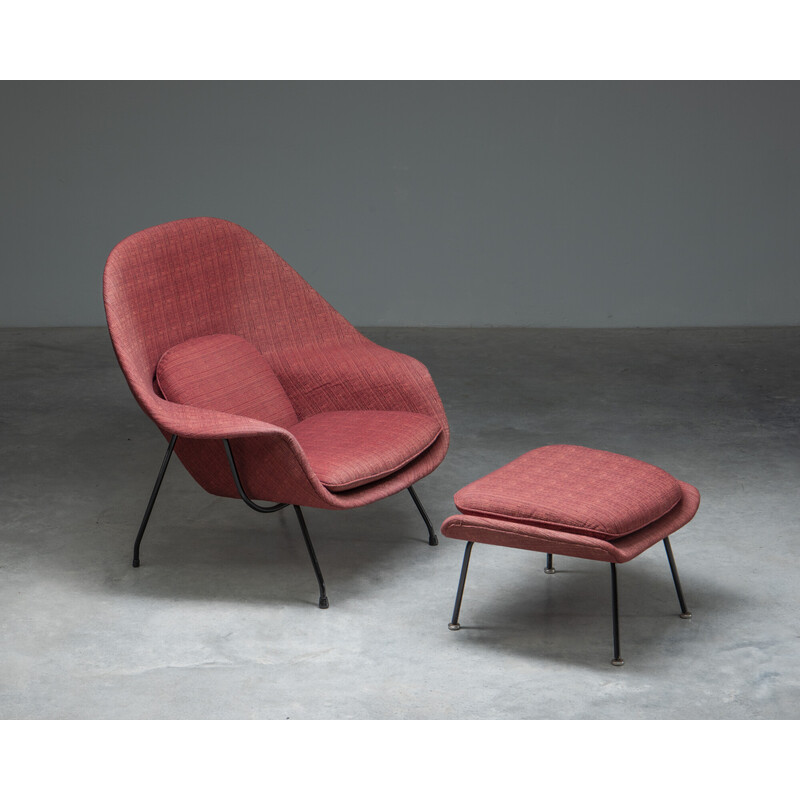 Vintage “Womb Chair” armchair with ottoman in lacquered steel and fabric by  Eero Saarinen for Knoll International, 1946
