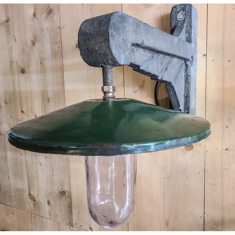 Vintage industriële wandlamp, betonnen arm, 1923