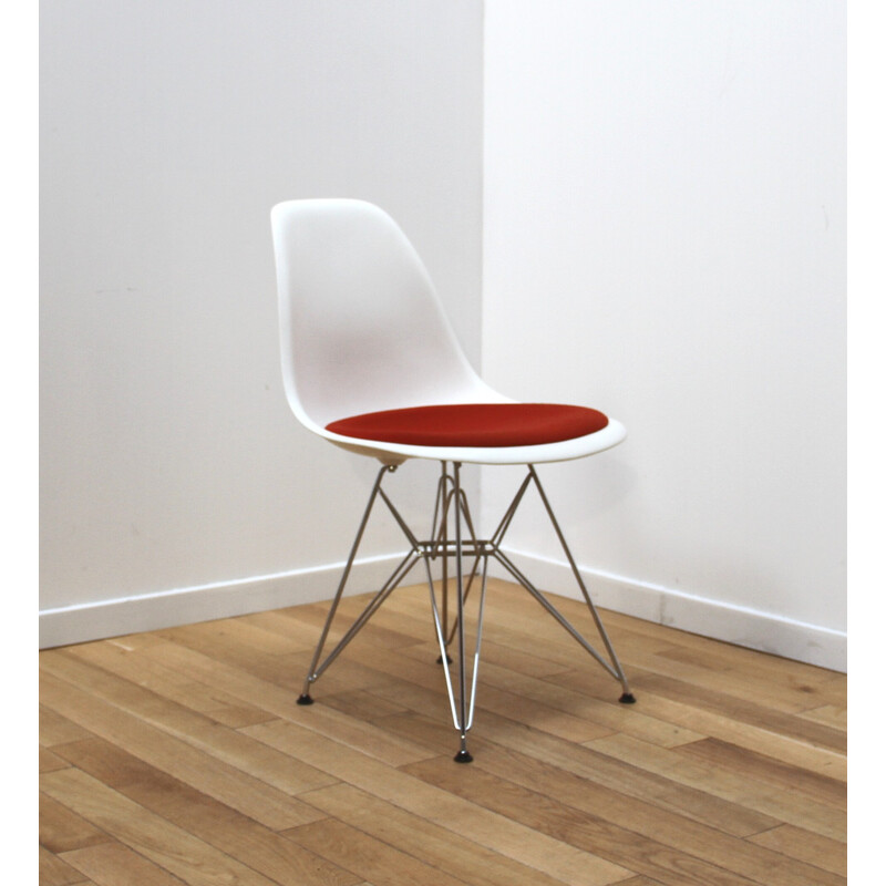 Vintage DSR chairs in chrome aluminum and white plastic by Charles and Ray Eames for Vitra