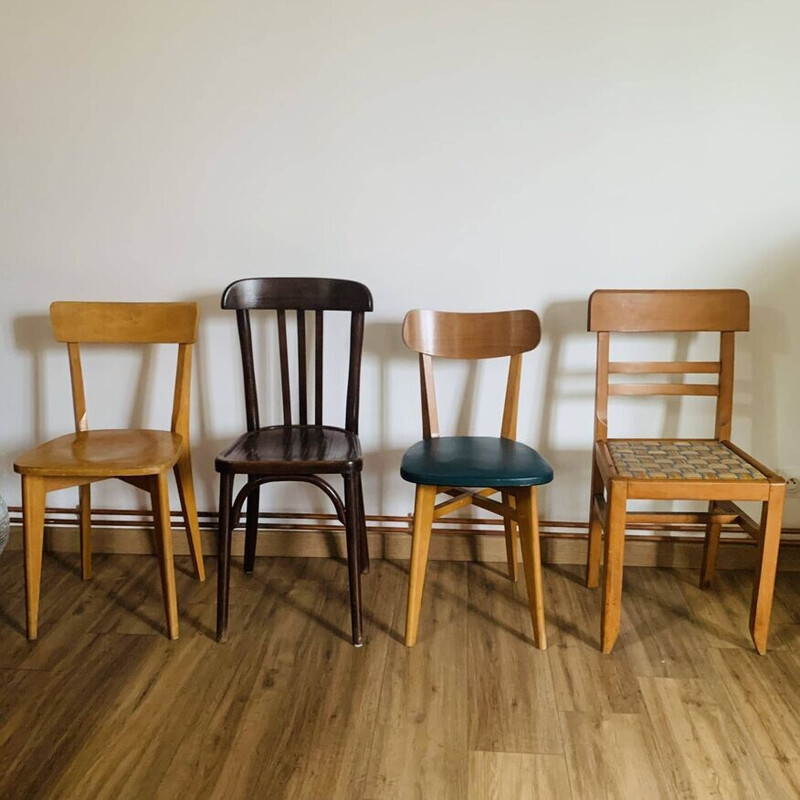 Set aus 4 ungleichen Vintage-Stühlen