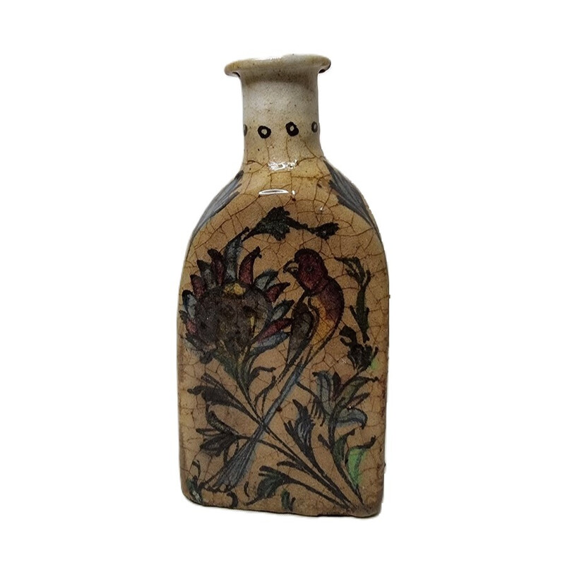 Dreieckige Flasche aus persischem Steingut mit Vögeln und Hirschen, 1900