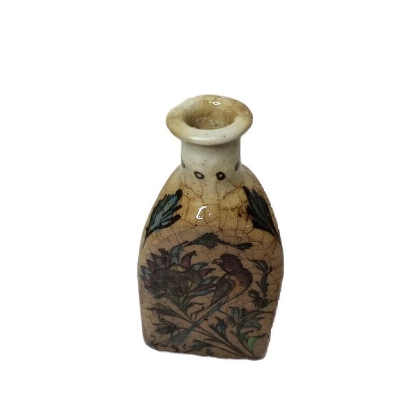 Vintage driehoekige fles van Perzisch steengoed gedecoreerd met vogels en herten, 1900