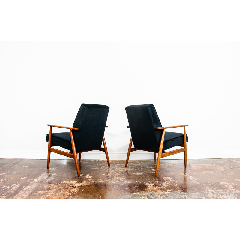 Paar Vintage-Sessel aus Massivholz und schwarzem Stoff von H. Lis, Polen 1960