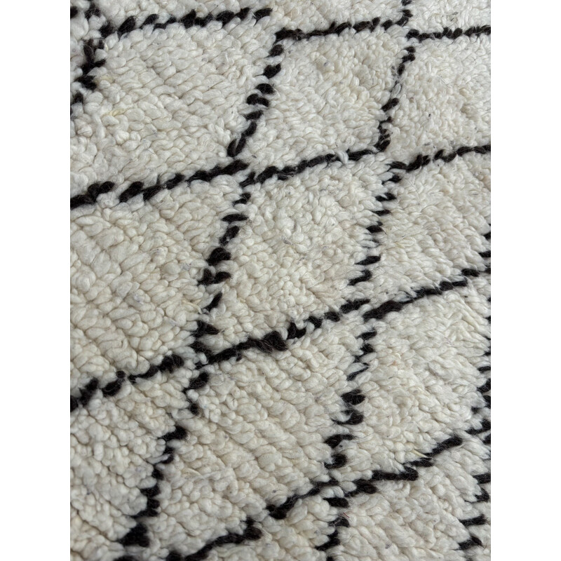 Tappeto berbero vintage in lana di pecora bianca Beni Ouarain