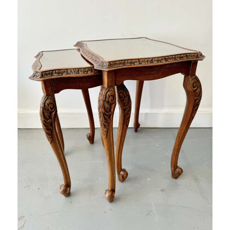 Vintage wooden nesting tables with cabriole legs and glass tops, 1960