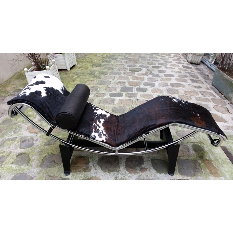 Chaise longue LC4 peau de vache du Corbusier par Cassina - 2000