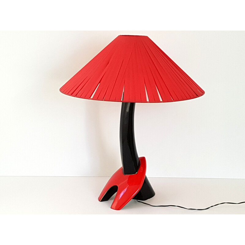 Red and black table lamp in ceramic