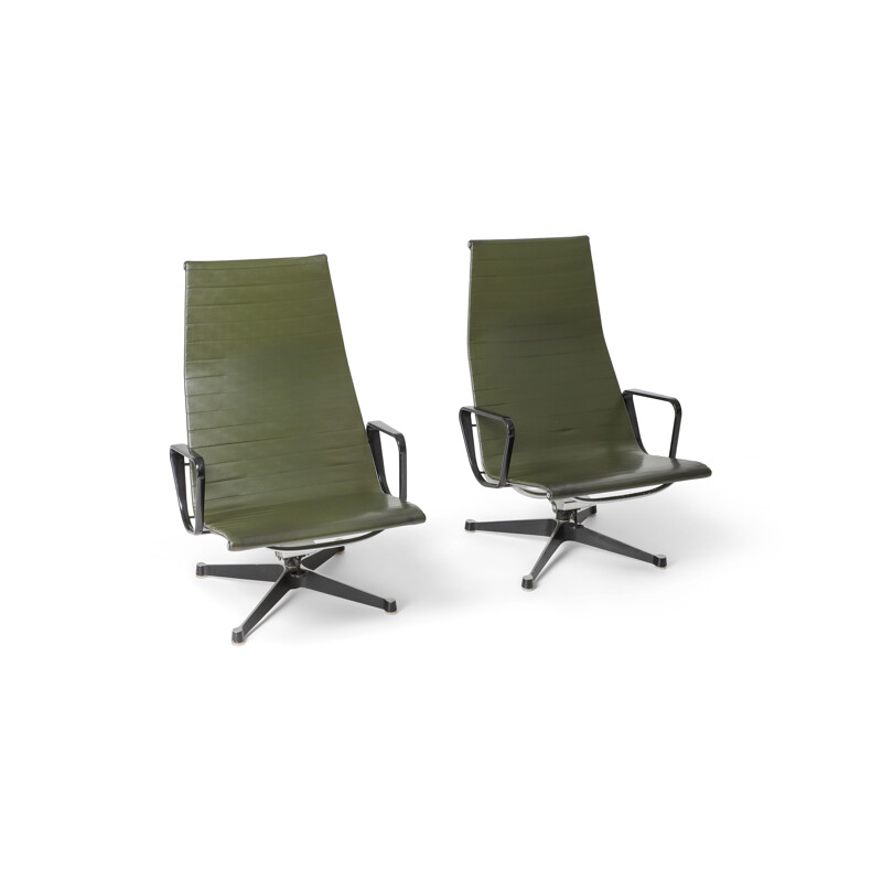 Pair of vintage EA124 lounge chairs Charles & Ray Eames in Green Leather by Herman  Miller